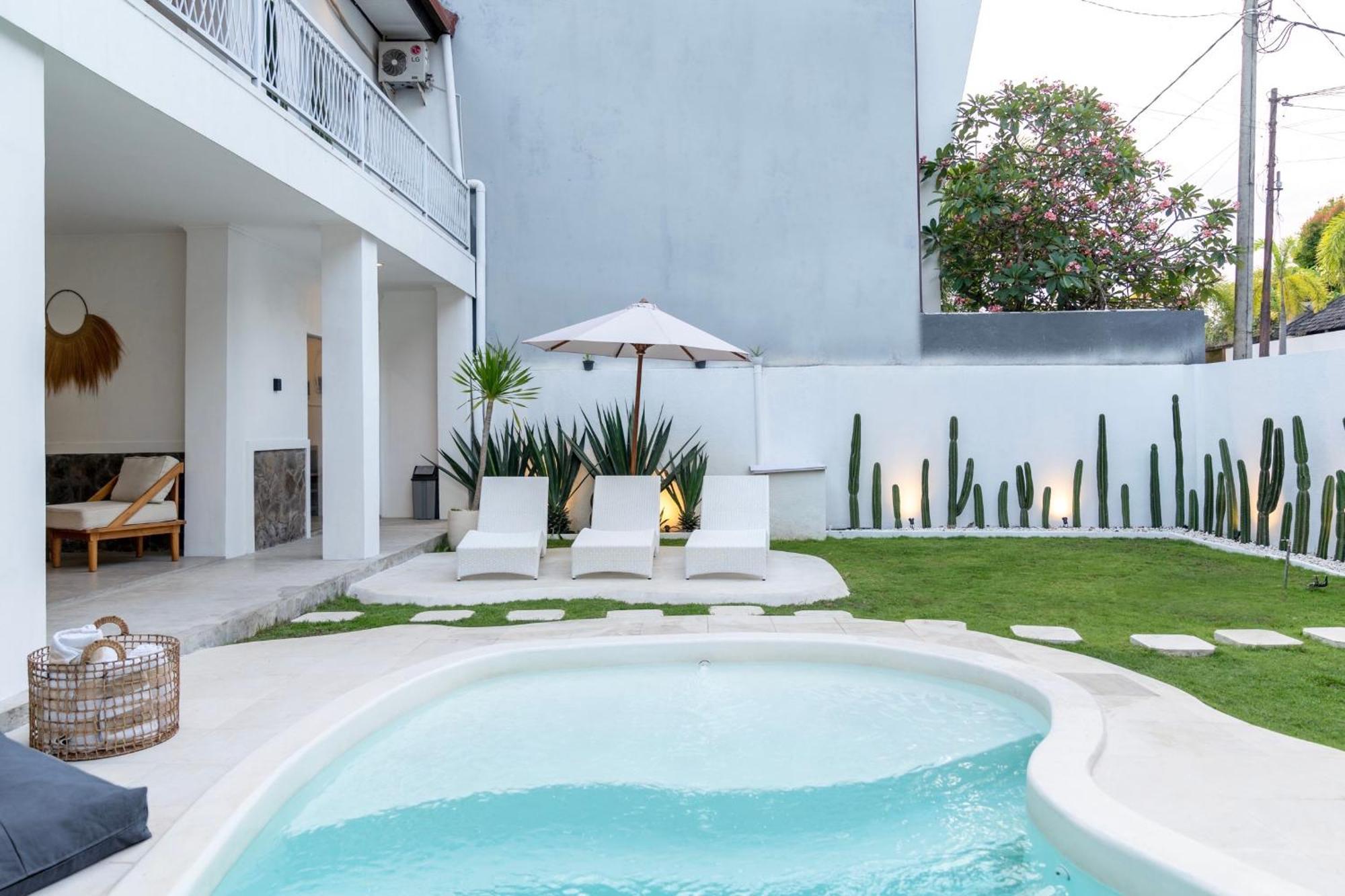 Casa De Lupe 5 Bedroom Villa In Kerobokan Семиняк Екстериор снимка