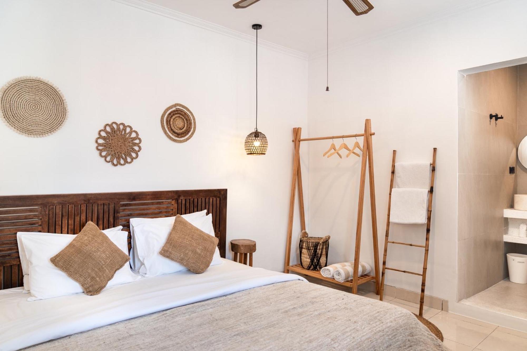 Casa De Lupe 5 Bedroom Villa In Kerobokan Семиняк Екстериор снимка