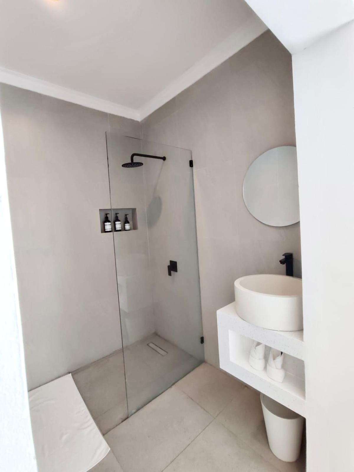 Casa De Lupe 5 Bedroom Villa In Kerobokan Семиняк Екстериор снимка