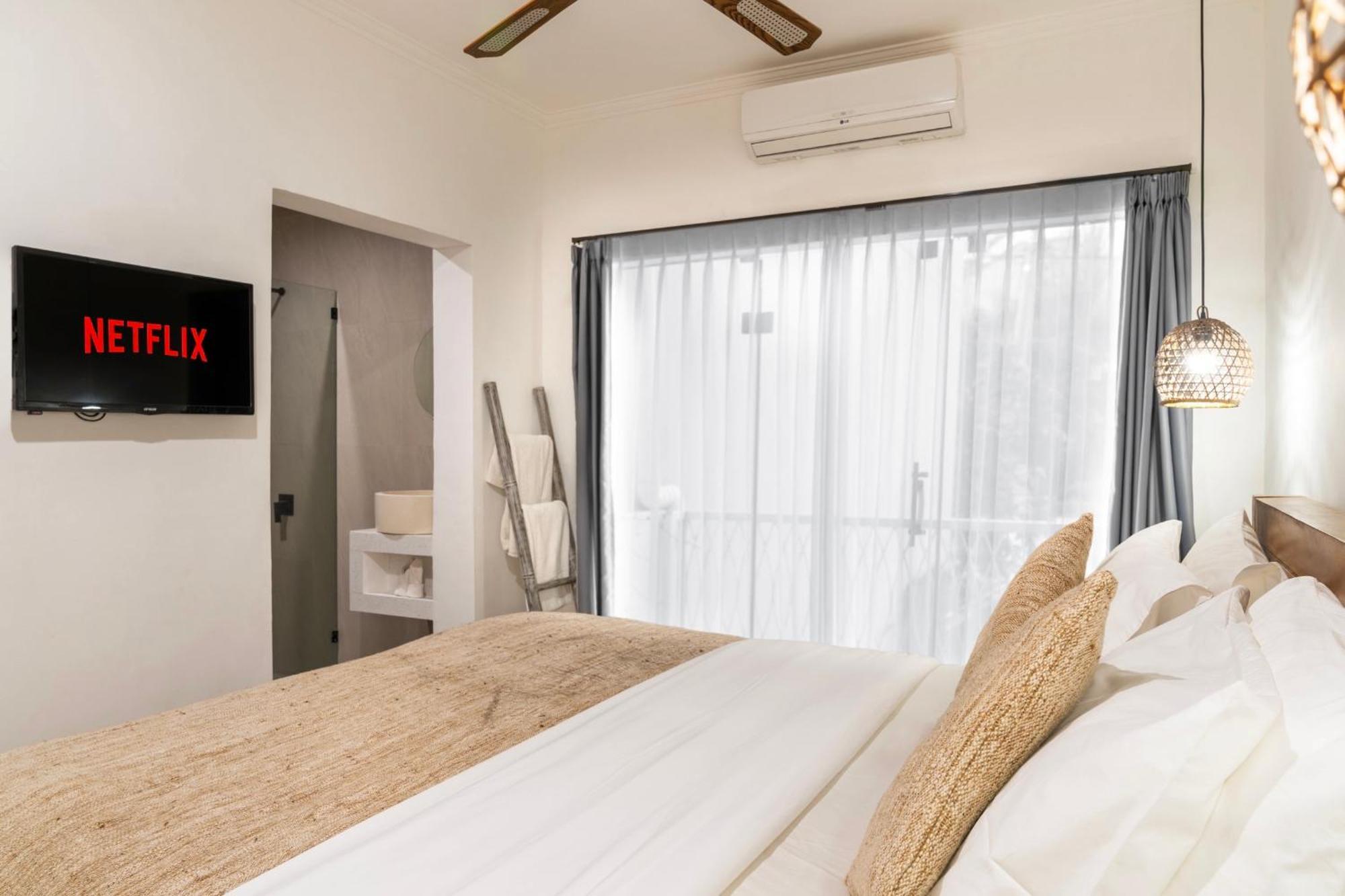 Casa De Lupe 5 Bedroom Villa In Kerobokan Семиняк Екстериор снимка