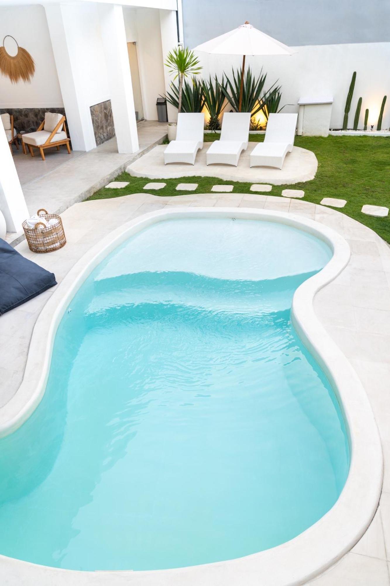 Casa De Lupe 5 Bedroom Villa In Kerobokan Семиняк Екстериор снимка