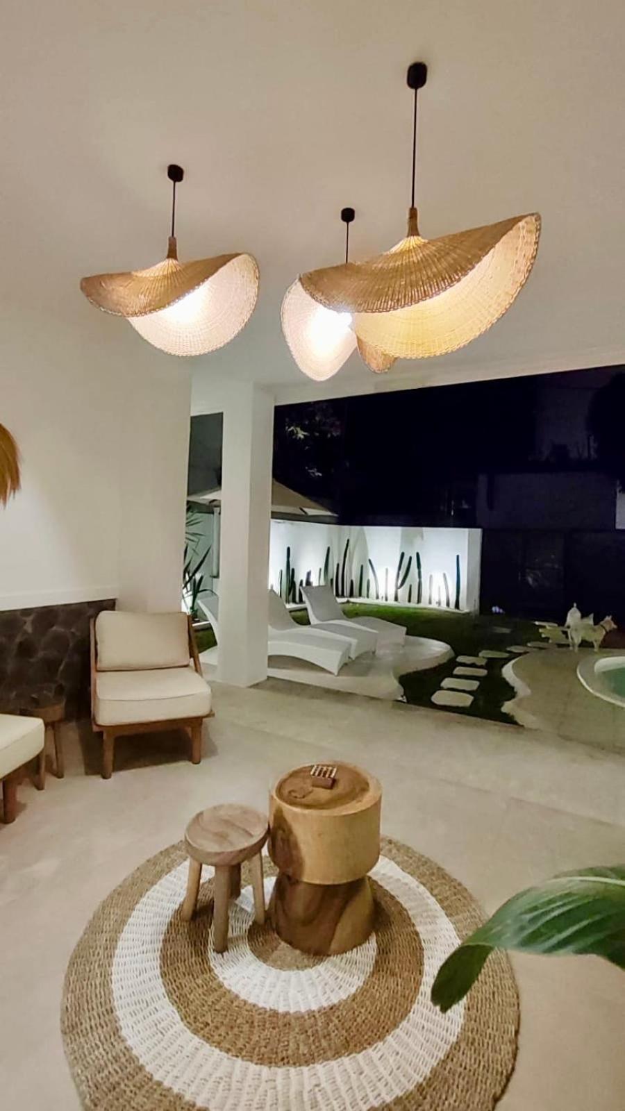 Casa De Lupe 5 Bedroom Villa In Kerobokan Семиняк Екстериор снимка