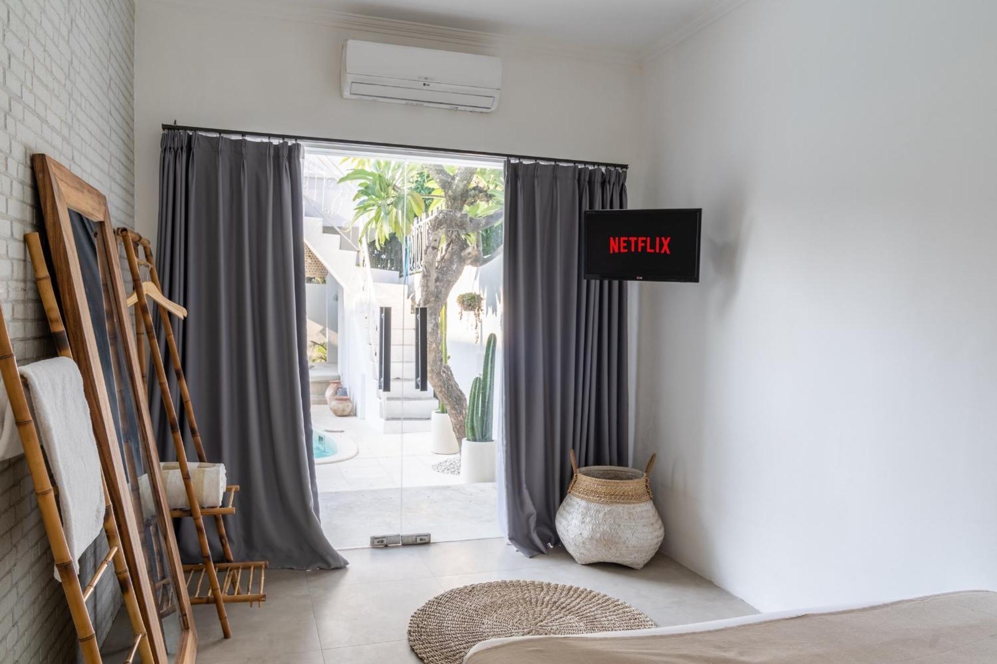Casa De Lupe 5 Bedroom Villa In Kerobokan Семиняк Екстериор снимка